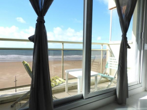 Studio avec balcon face mer, parking et proche centre, aux Sables-d'Olonne - FR-1-92-774